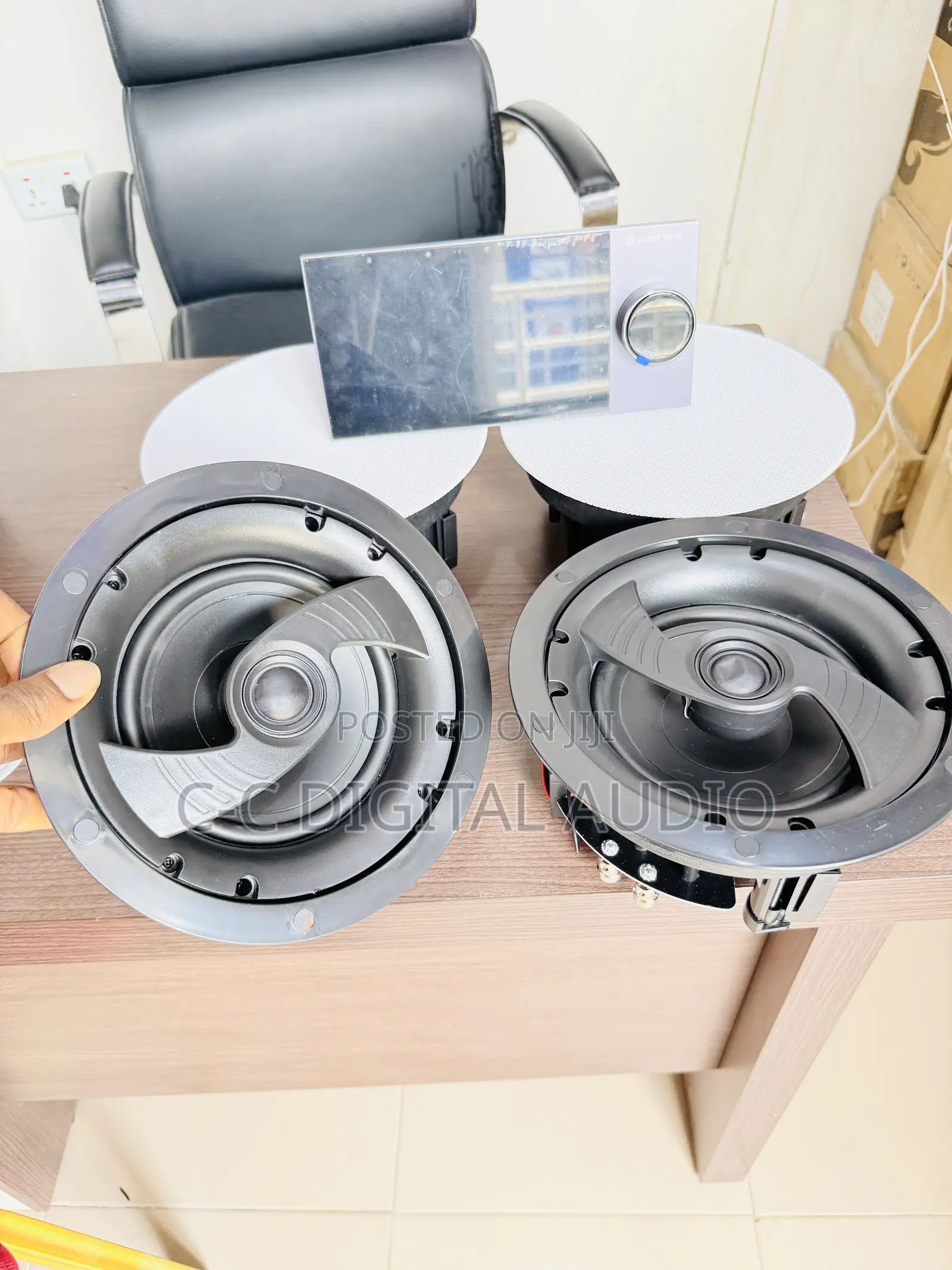 Smart Amplifier With Nub and 4 Frameless Ceiling Speakers Setup