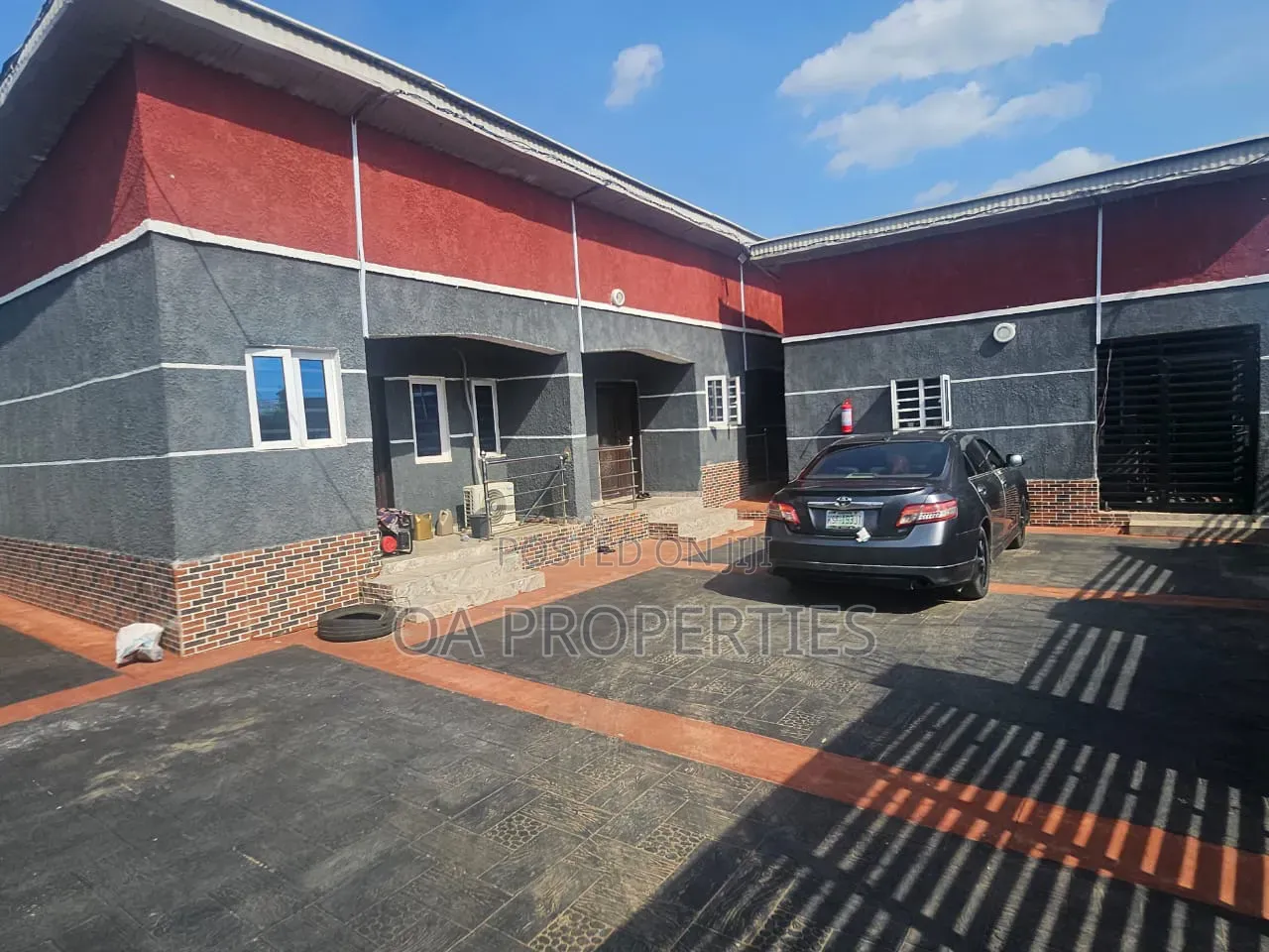 6bdrm Room & Parlour in Ibadan for sale