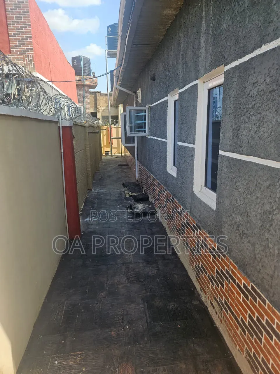 6bdrm Room & Parlour in Ibadan for sale