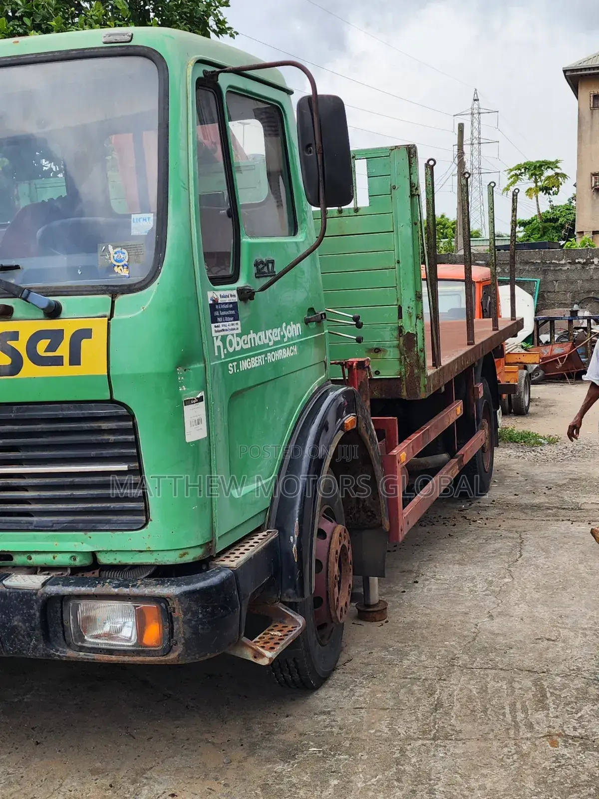 Super Clean Foreign Used Mercedes Benz Truck With 3tons Hiab