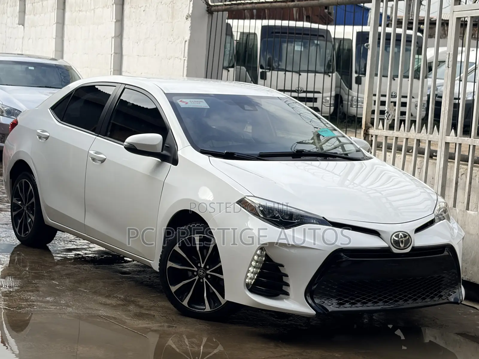 Toyota Corolla SE 4dr Sedan (1.8L 4cyl CVT) 2017 White