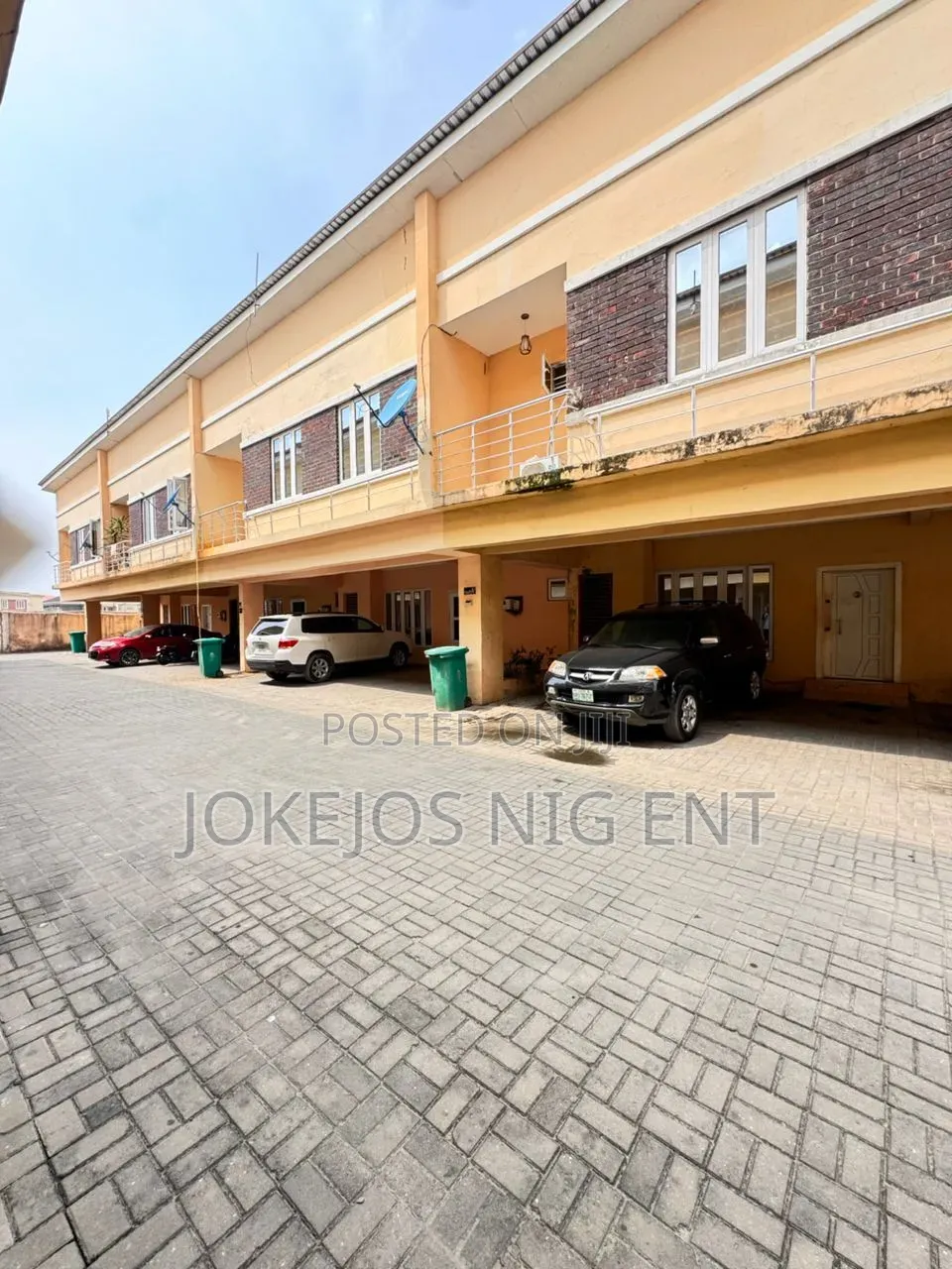 3bdrm Townhouse/Terrace in Victoria Crest 1 Off, Lafiaji for sale