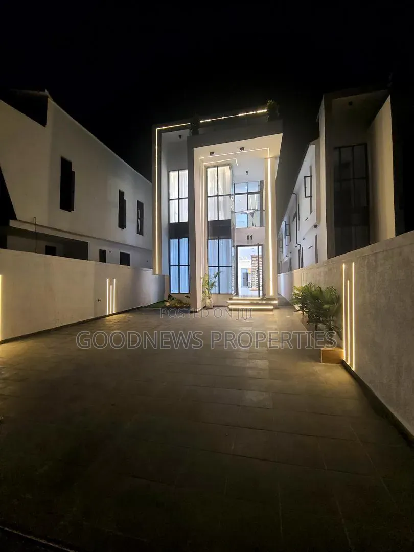 5bdrm Duplex in Ikota for sale
