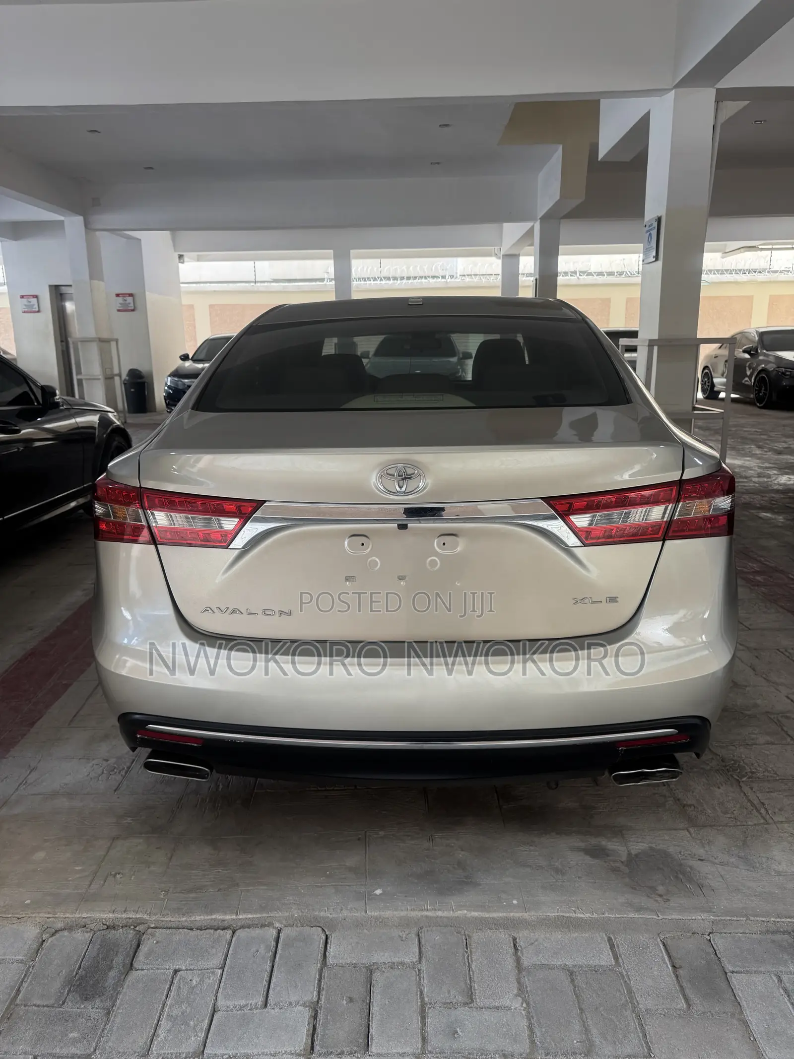 Toyota Avalon XLE Sedan FWD (3.5L 6cyl 6A) 2017 Gold