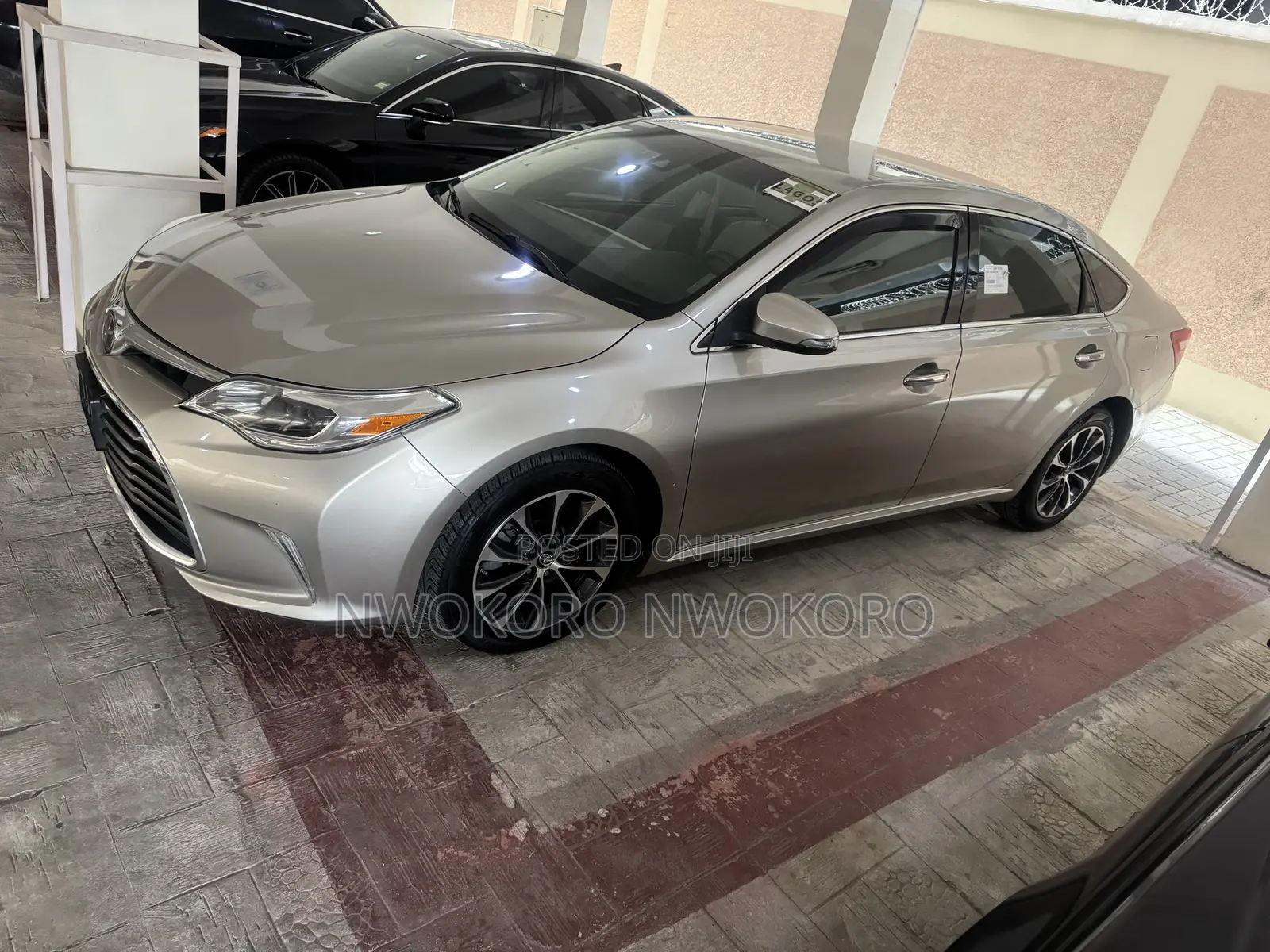 Toyota Avalon XLE Sedan FWD (3.5L 6cyl 6A) 2017 Gold