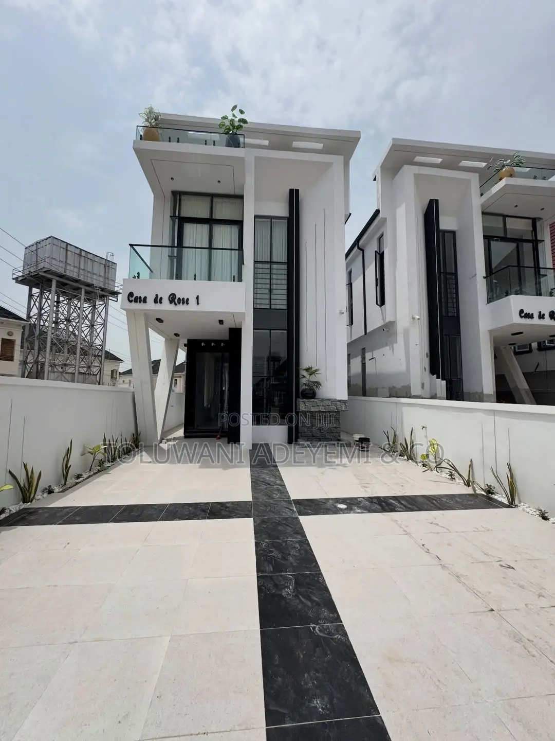 5bdrm House in Ikota, Lekki for sale