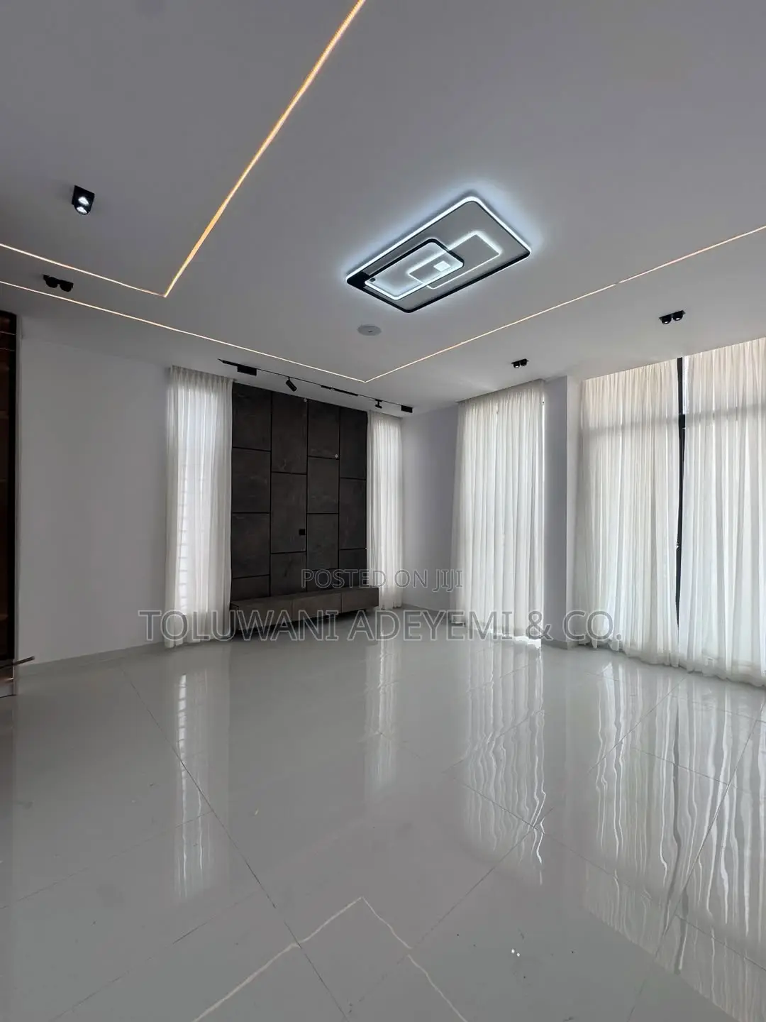 5bdrm House in Ikota, Lekki for sale