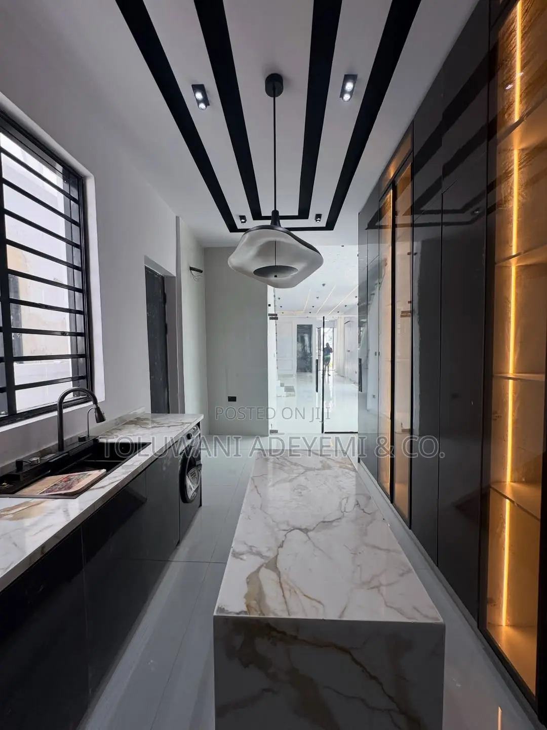 5bdrm House in Ikota, Lekki for sale