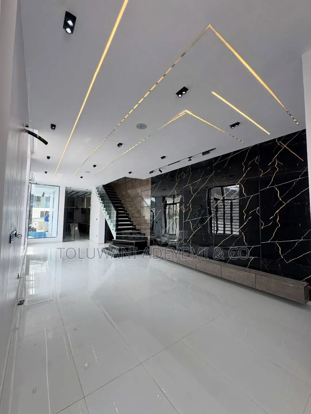 5bdrm House in Ikota, Lekki for sale