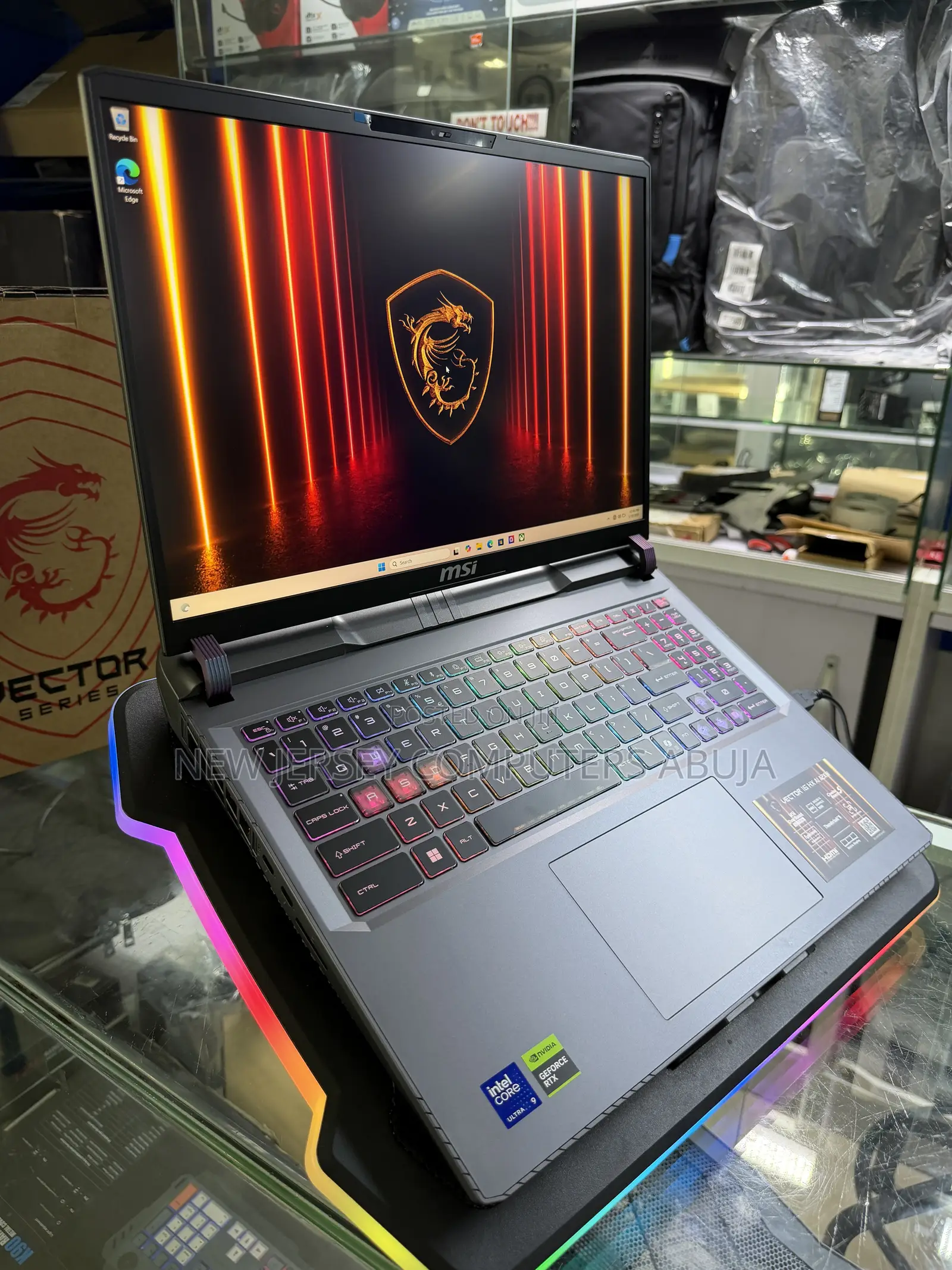 New Laptop MSI Vector 16 HX AI A2XWIG 32GB Intel Core Ultra 9 SSD 2T
