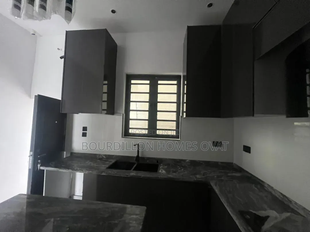 4bdrm Duplex in Lekki Palm City for sale