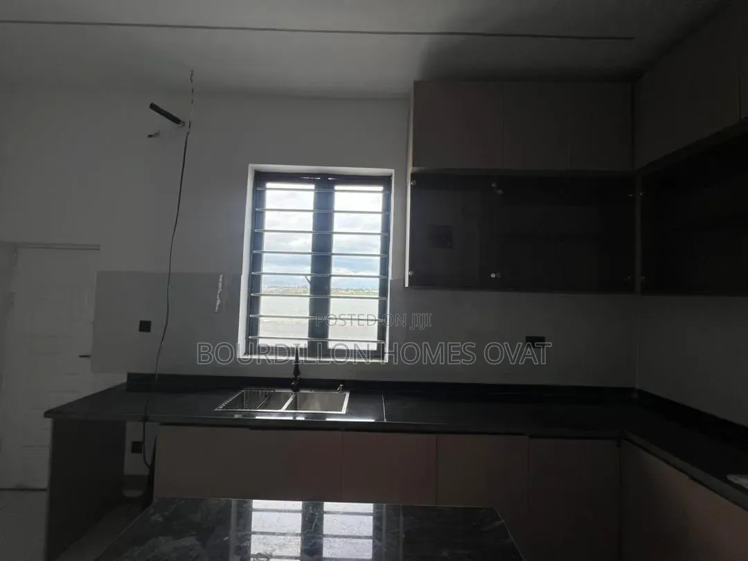 4bdrm Duplex in Lekki Palm City for sale