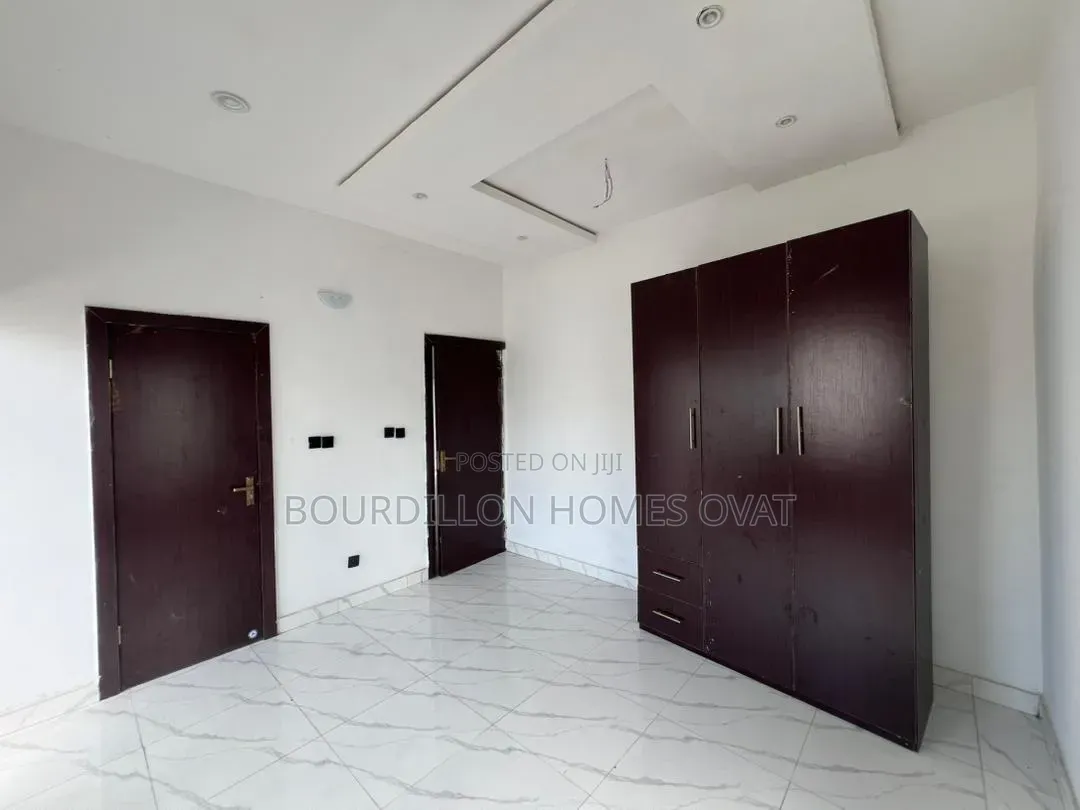 2bdrm Apartment in Lekki Palm City for sale