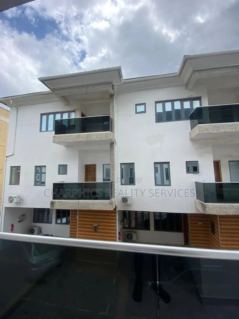 4bdrm Duplex in Jakande for rent