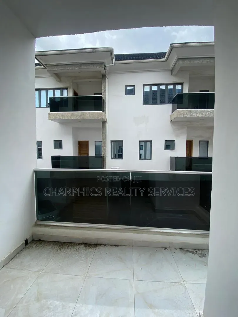 4bdrm Duplex in Jakande for rent