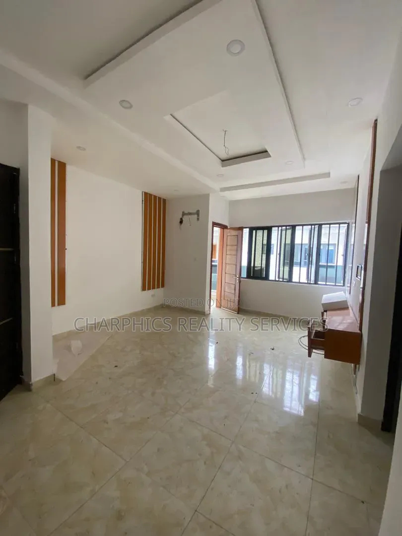 4bdrm Duplex in Jakande for rent
