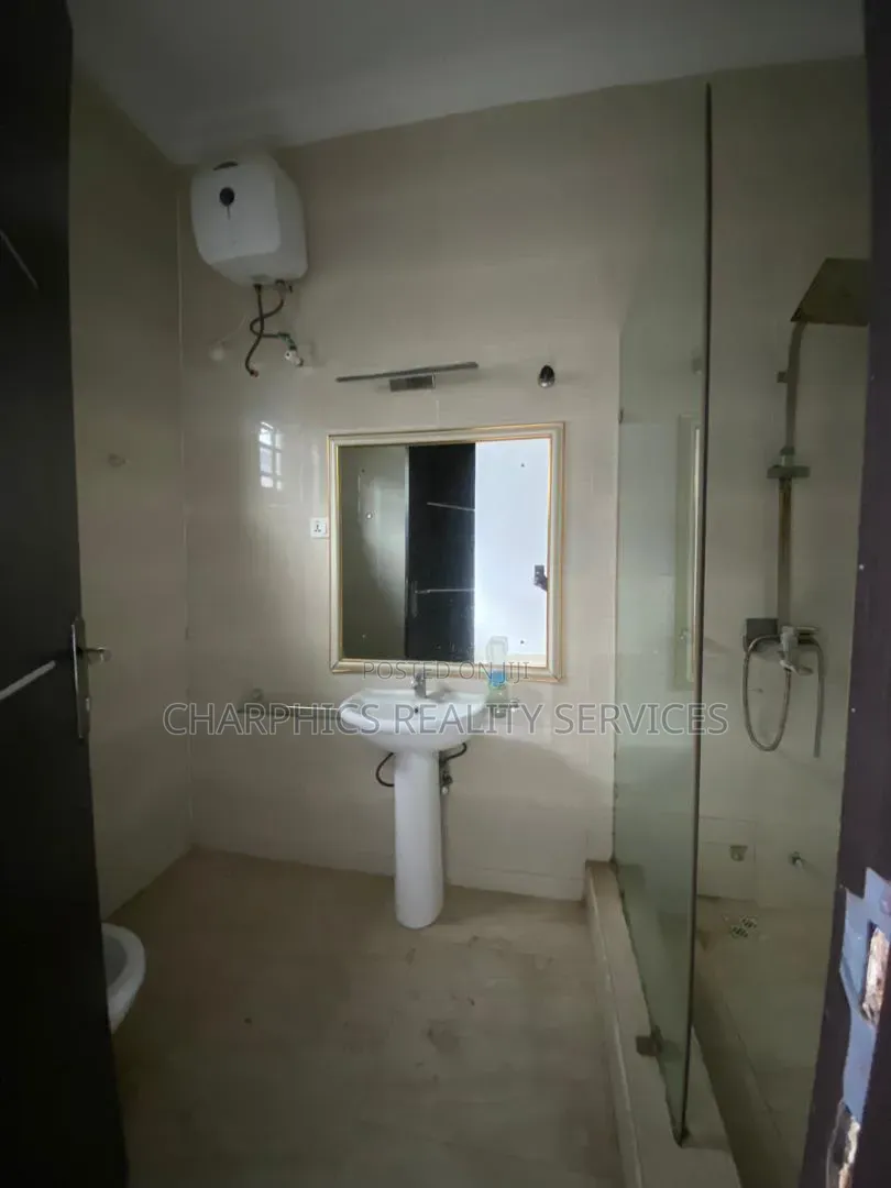 4bdrm Duplex in Jakande for rent