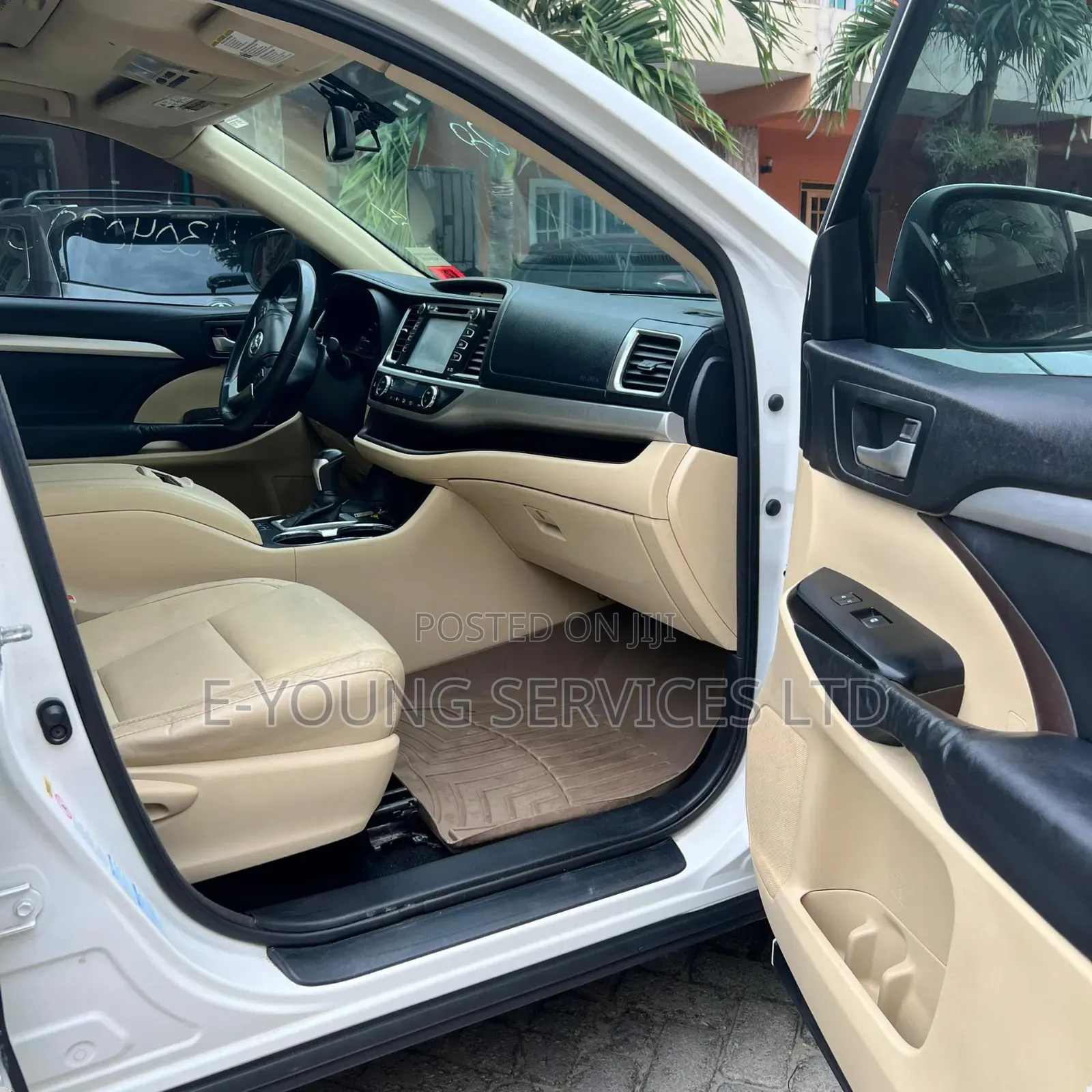 Toyota Highlander XLE 4dr SUV AWD (3.5L 6cyl 6A) 2014 White