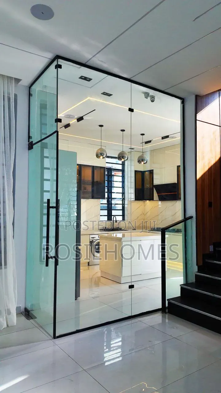 5bdrm Duplex in View Estate, Ikota for sale