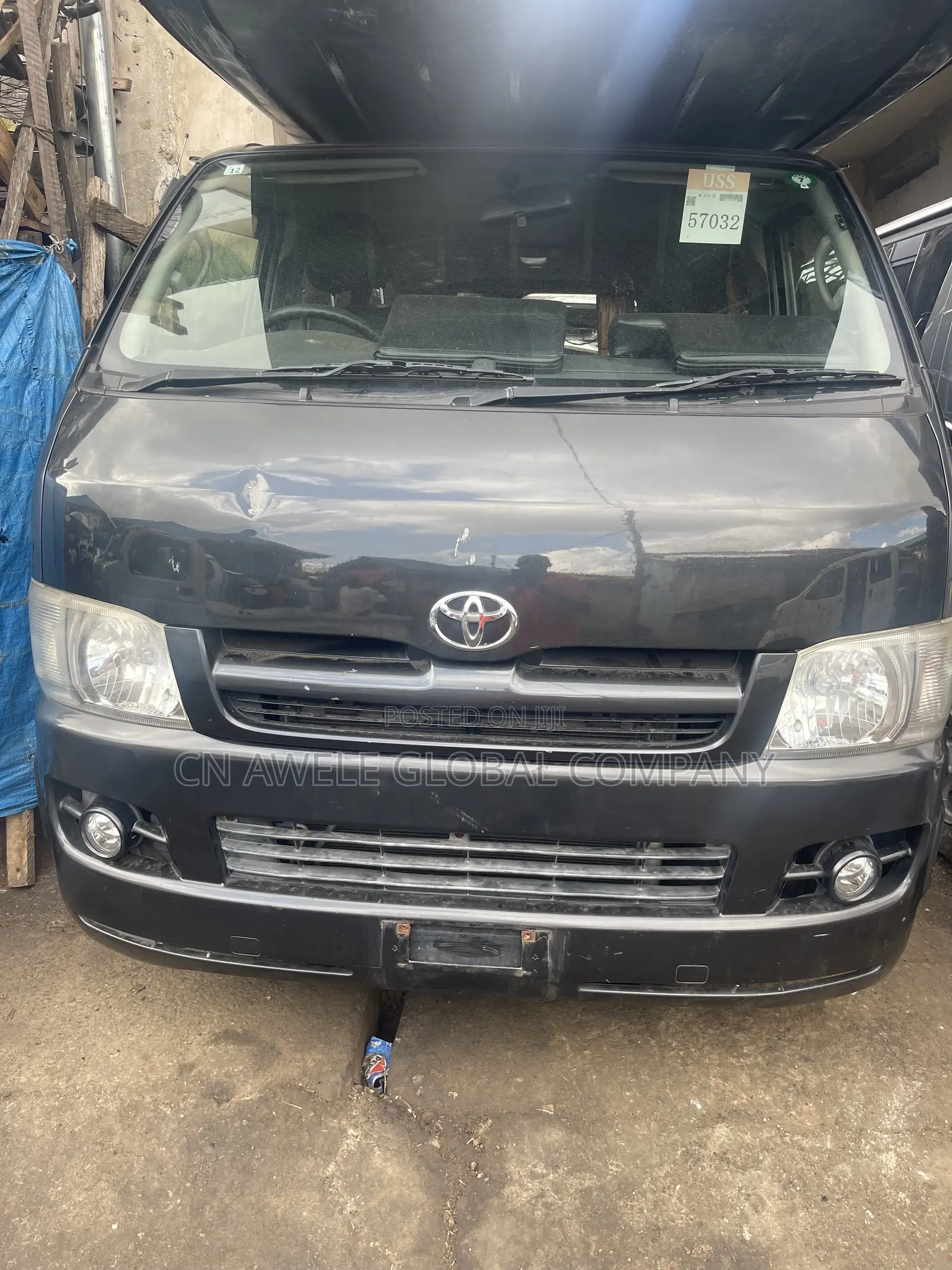 Toyota HiAce 2012 Black