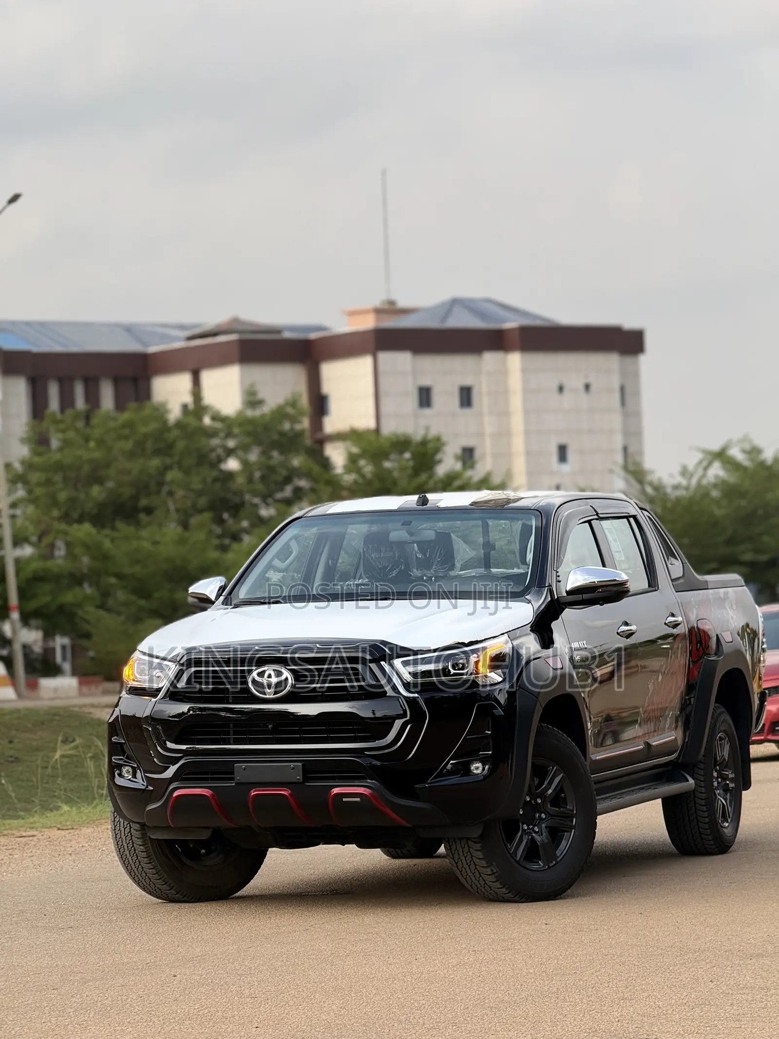New Toyota Hilux 2025 Black