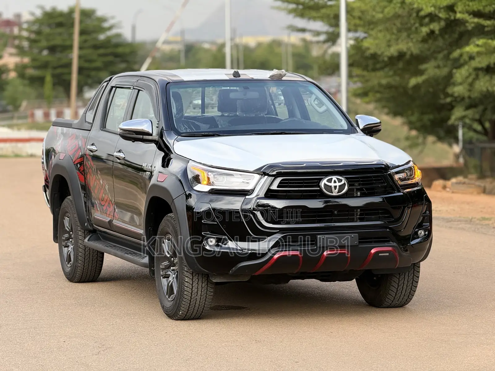 New Toyota Hilux 2025 Black