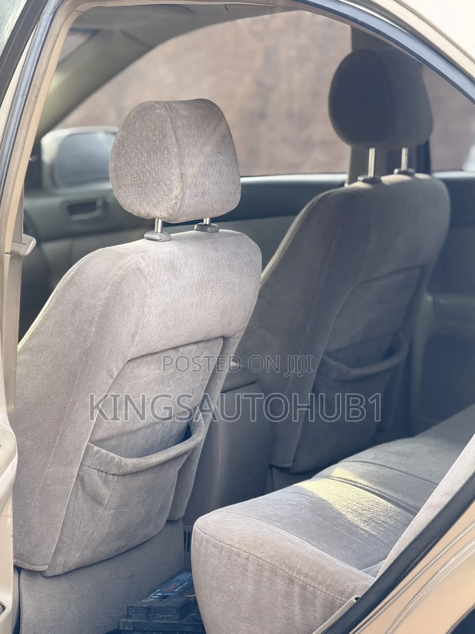 Toyota Camry LE 4dr Sedan (2.4L 4cyl 5M) 2004 Gold