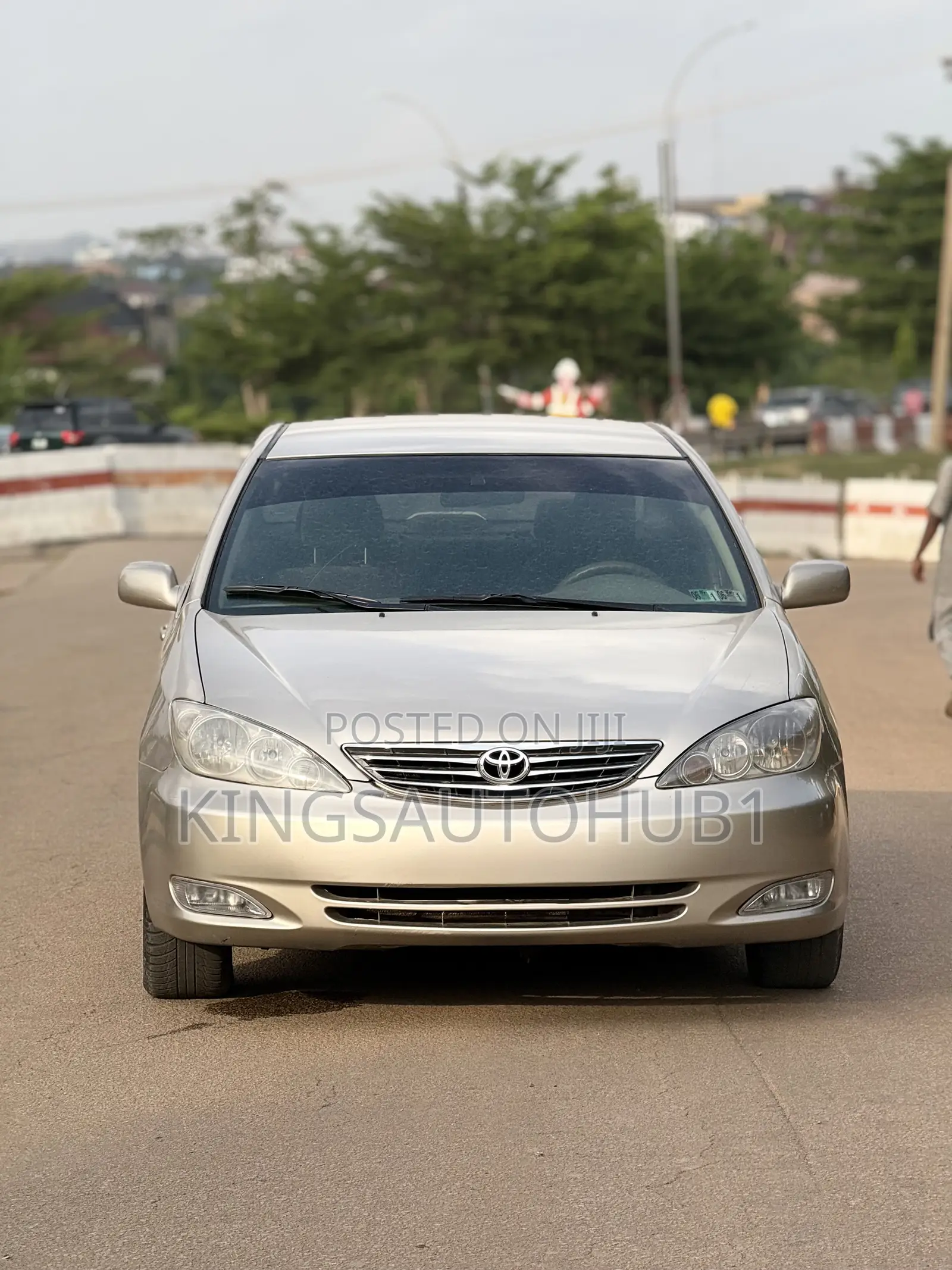 Toyota Camry LE 4dr Sedan (2.4L 4cyl 5M) 2004 Gold