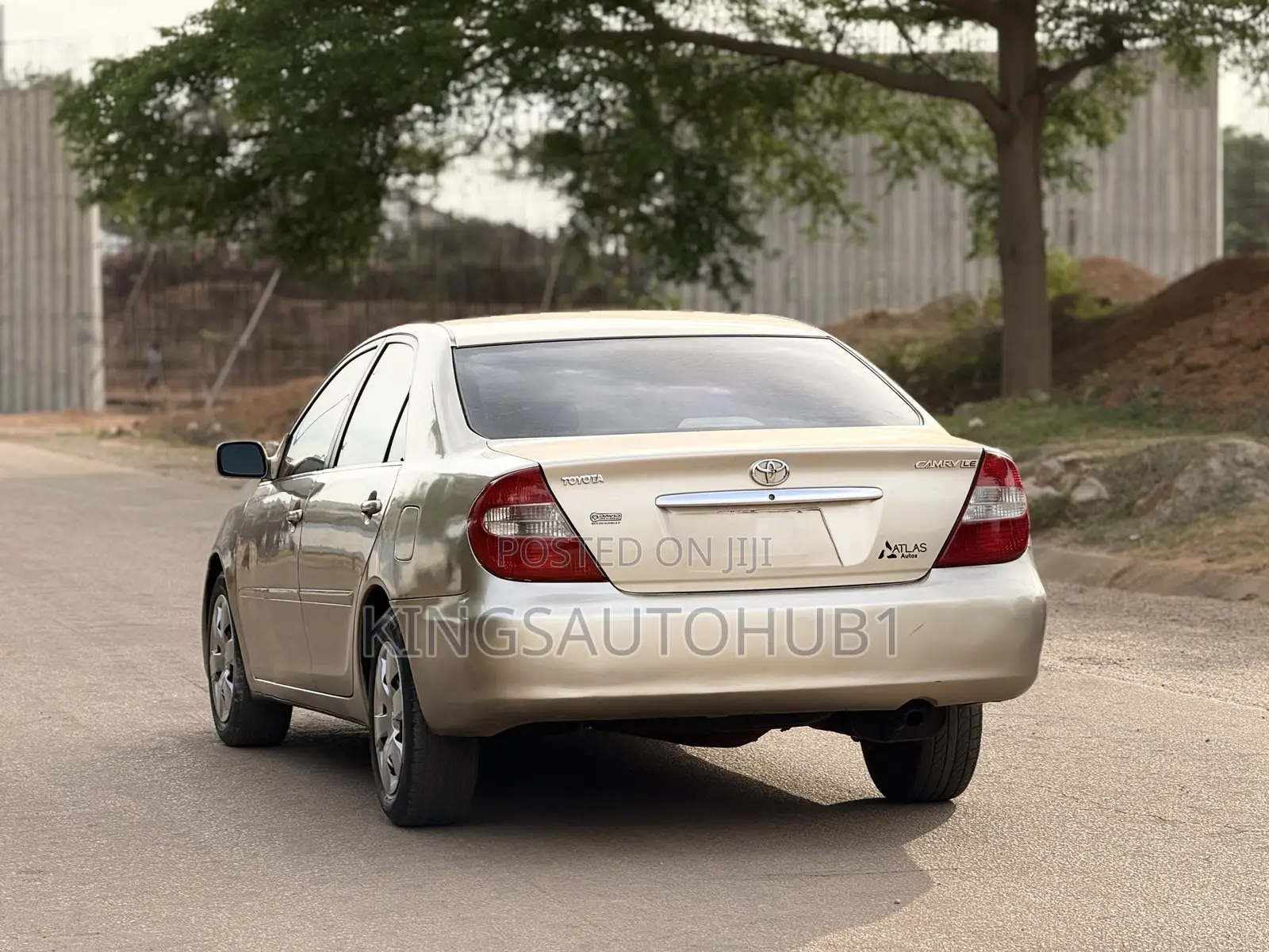 Toyota Camry LE 4dr Sedan (2.4L 4cyl 5M) 2004 Gold