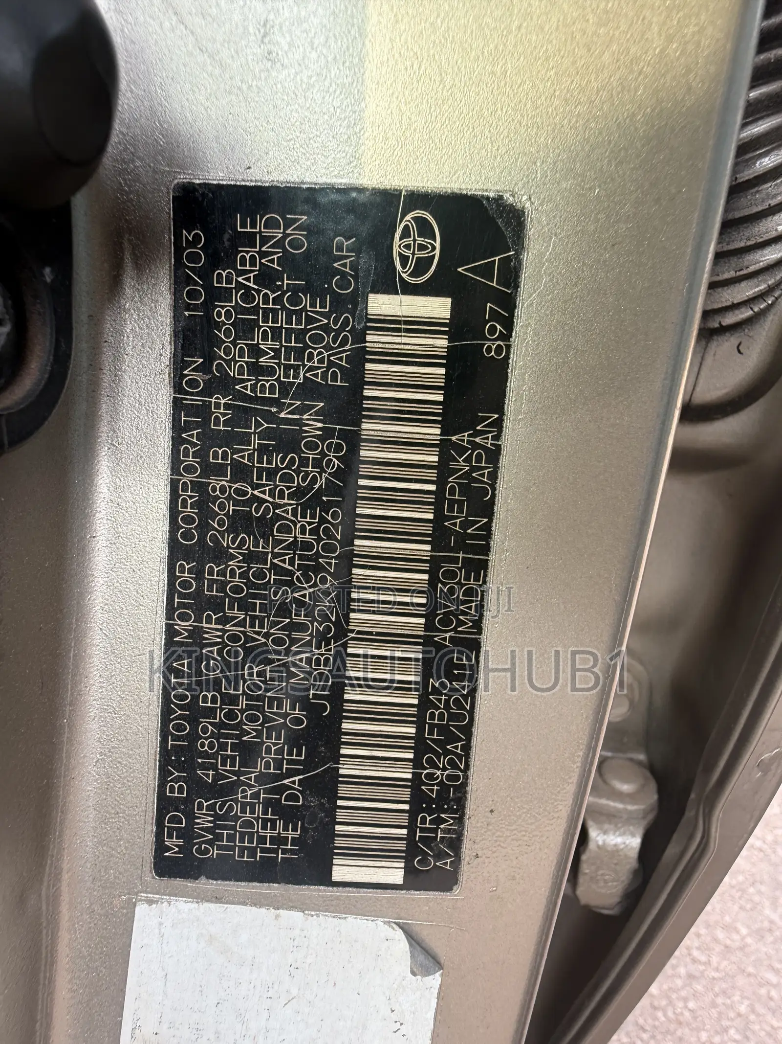 Toyota Camry LE 4dr Sedan (2.4L 4cyl 5M) 2004 Gold