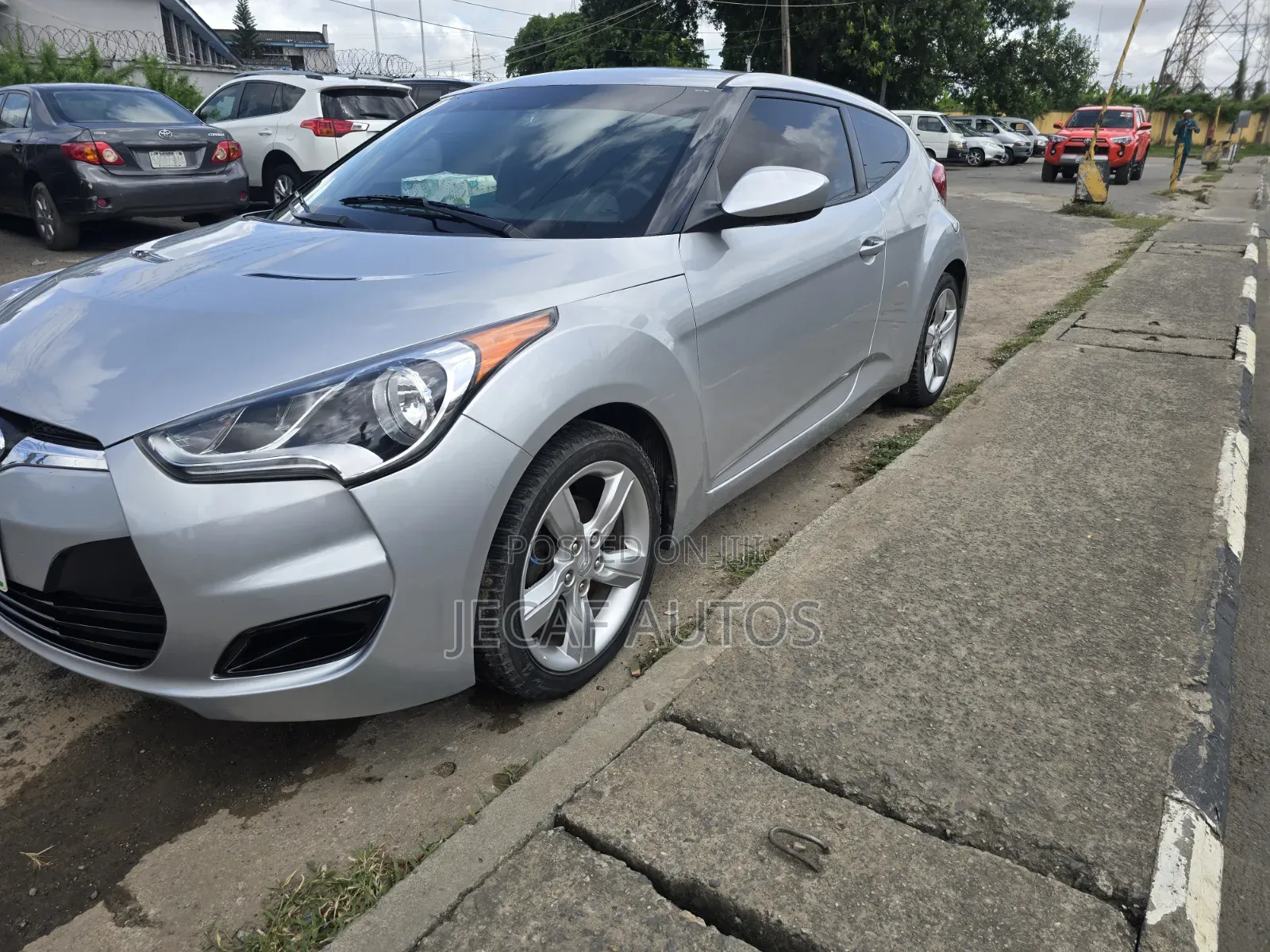 Hyundai Veloster 3dr Hatchback w/Black Interior (1.6L 4cyl 6AM) 2014