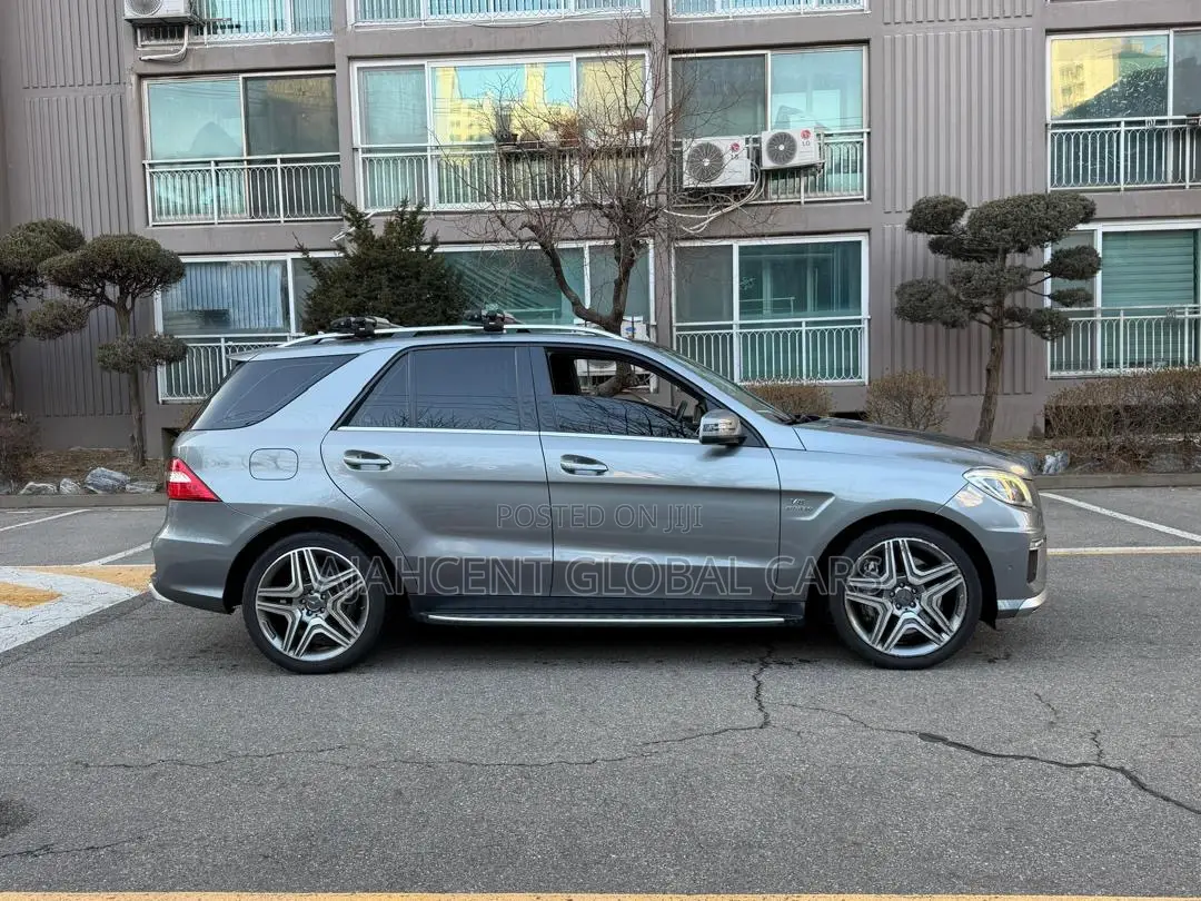 Mercedes-Benz M Class ML63 AMG 4dr SUV AWD (5.5L 8cyl Turbo 7A) 2014 Silver