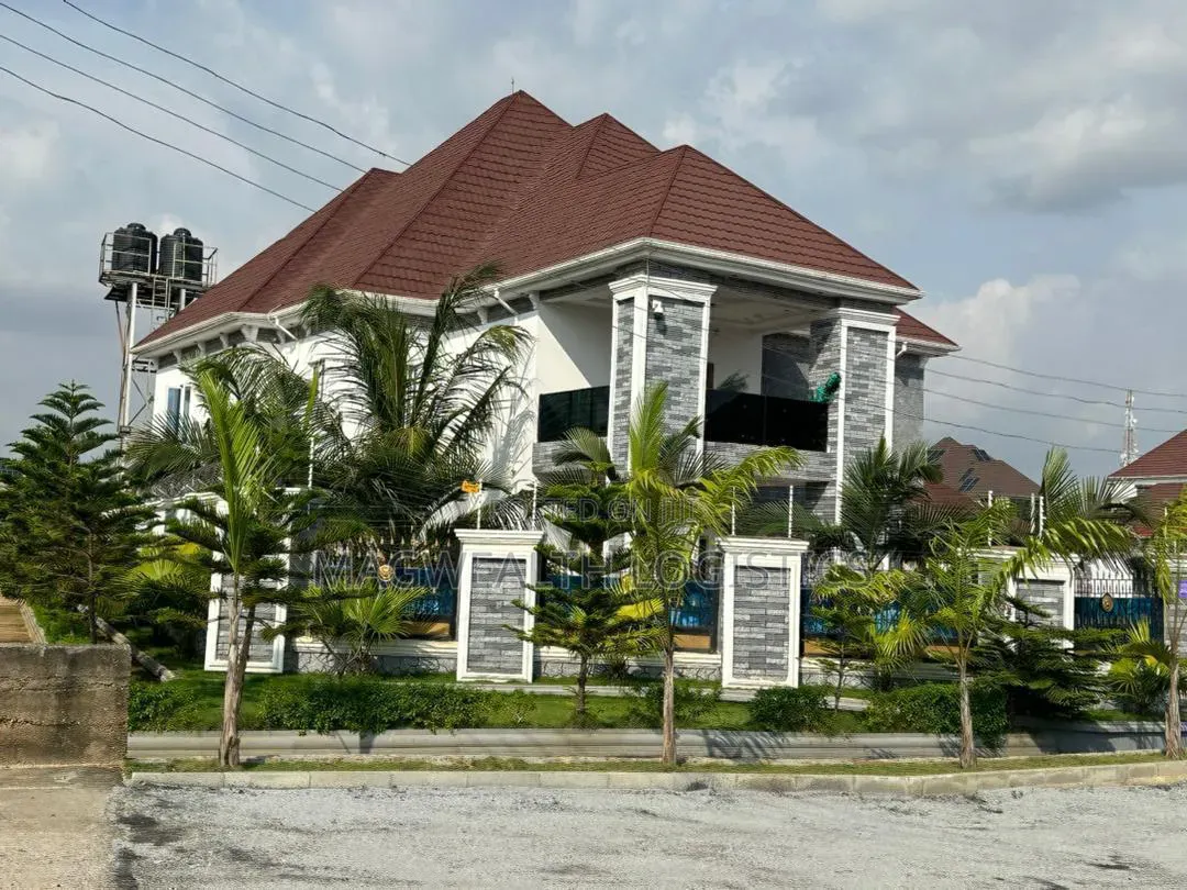 Furnished 6bdrm Duplex in Idu Industrial for sale
