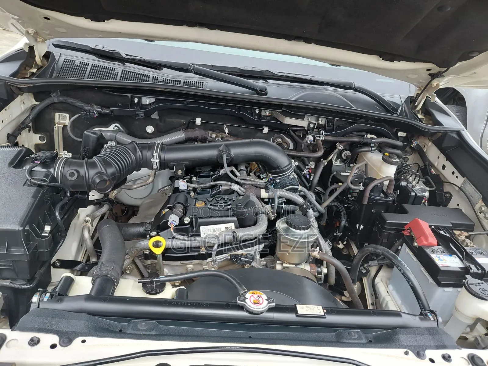 Toyota Hilux 2022 White