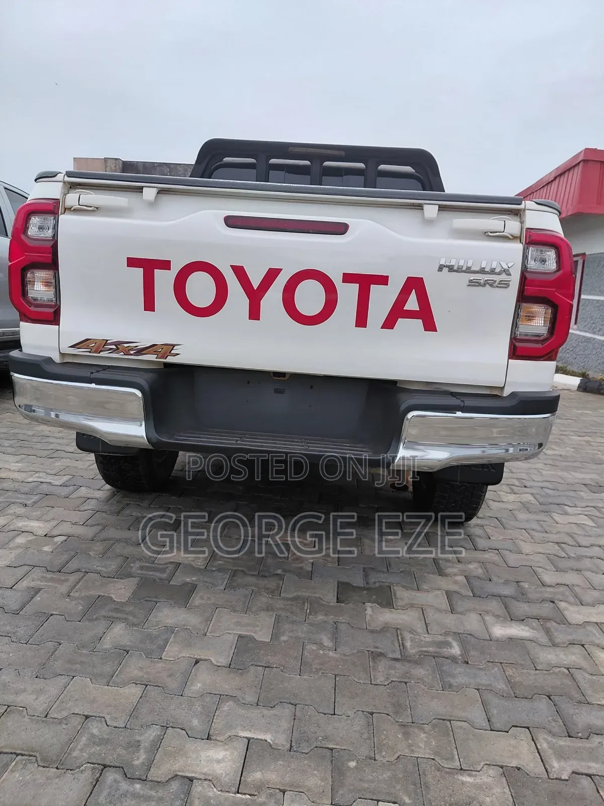 Toyota Hilux 2022 White