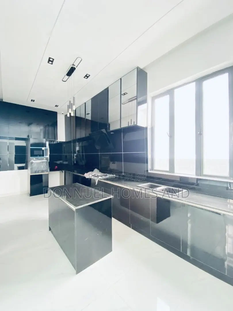 5bdrm Duplex in Sangotedo for sale