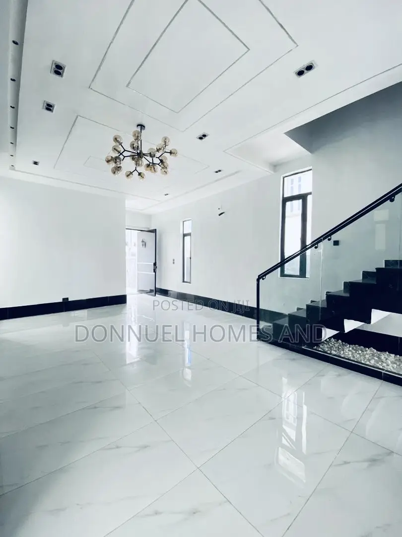5bdrm Duplex in Sangotedo for sale