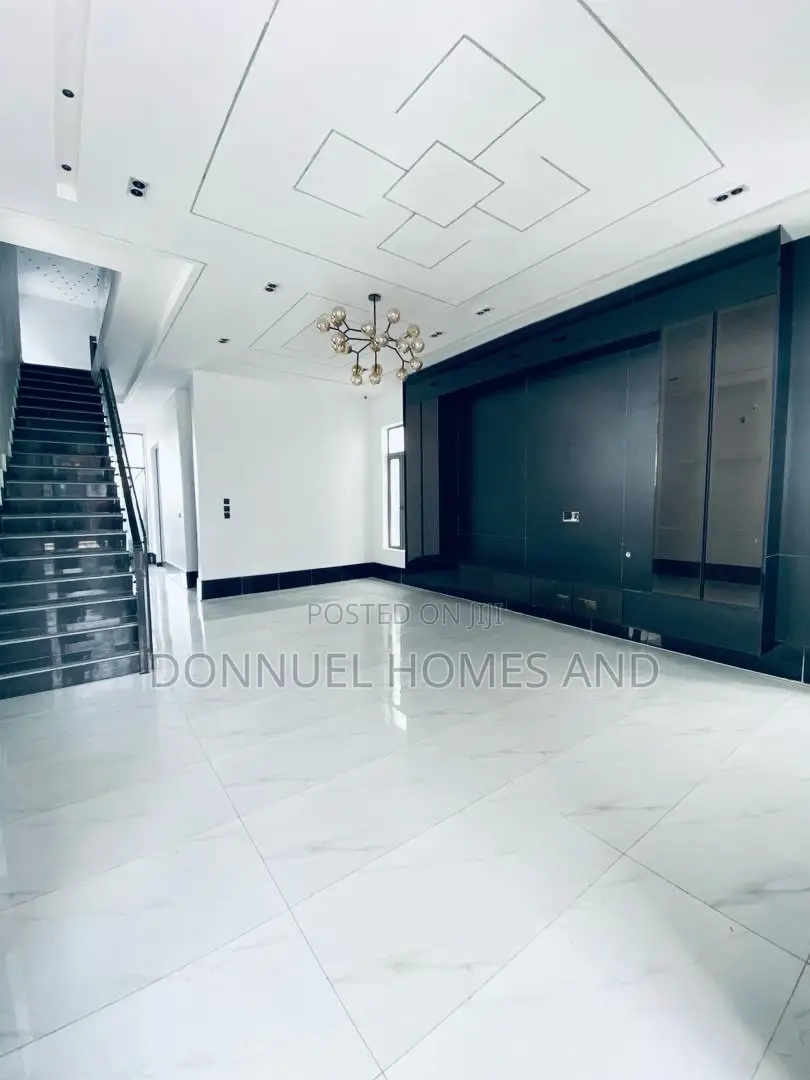 5bdrm Duplex in Sangotedo for sale