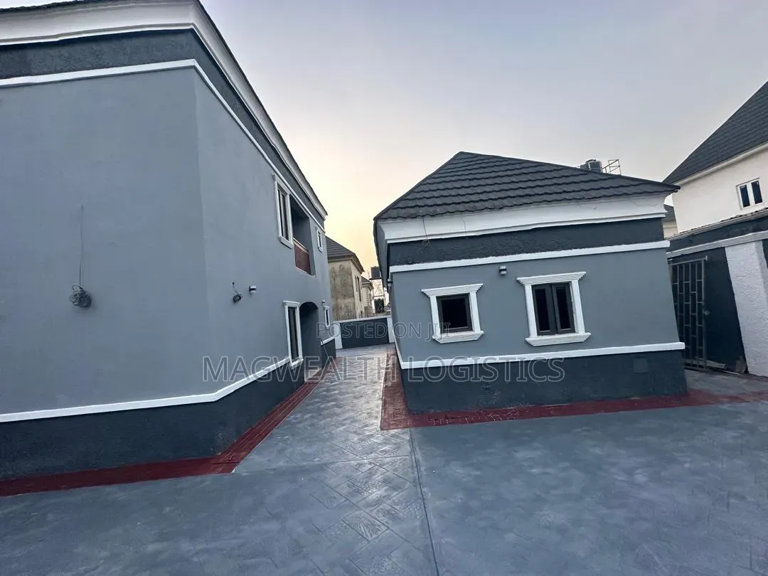 4bdrm Duplex in Wasa for sale