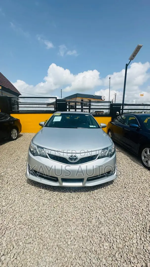 Toyota Camry SE 4dr Sedan (2.5L 4cyl 6A) 2012 Silver