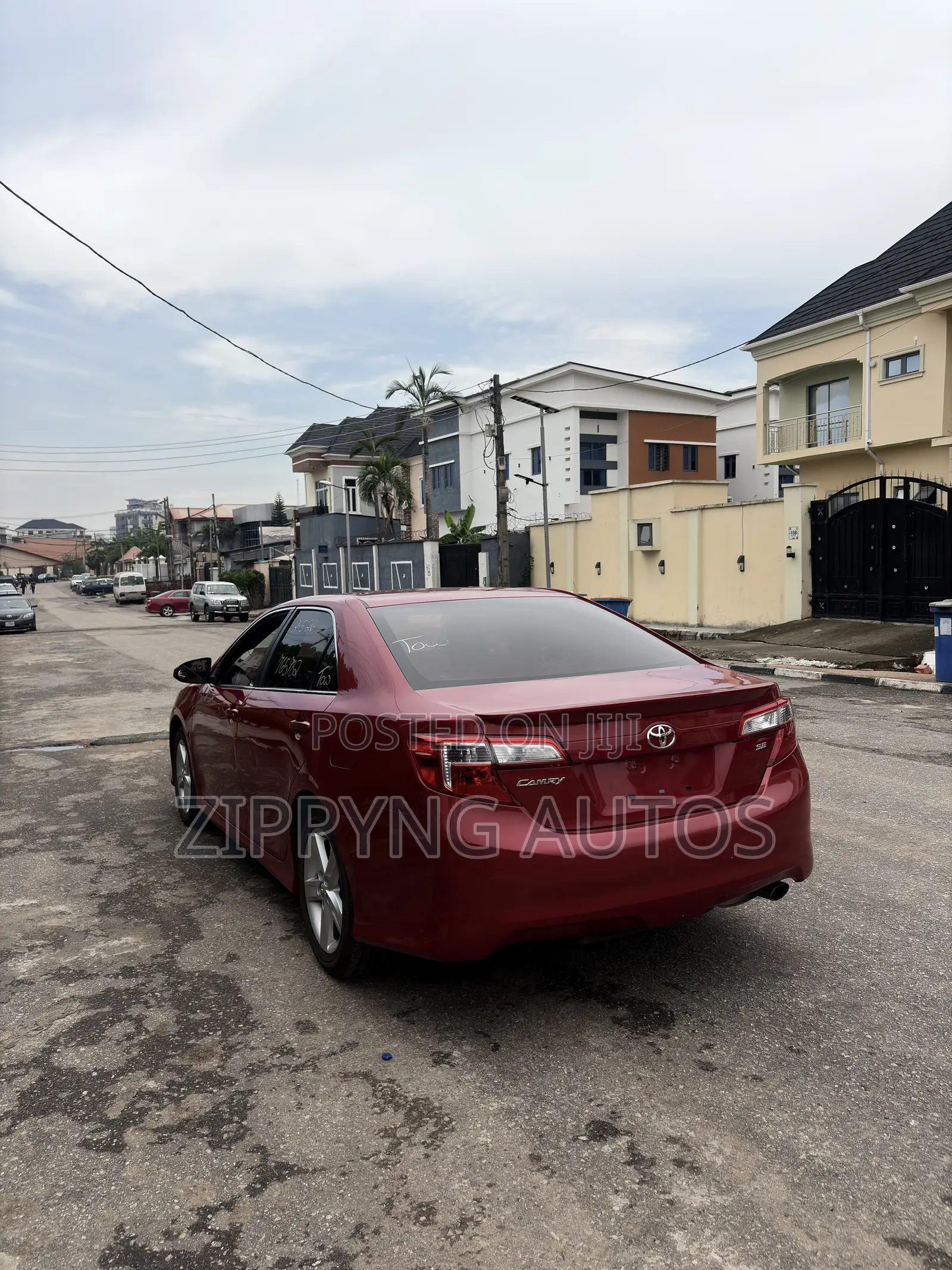 Toyota Camry SE 4dr Sedan (2.5L 4cyl 6A) 2013 Red