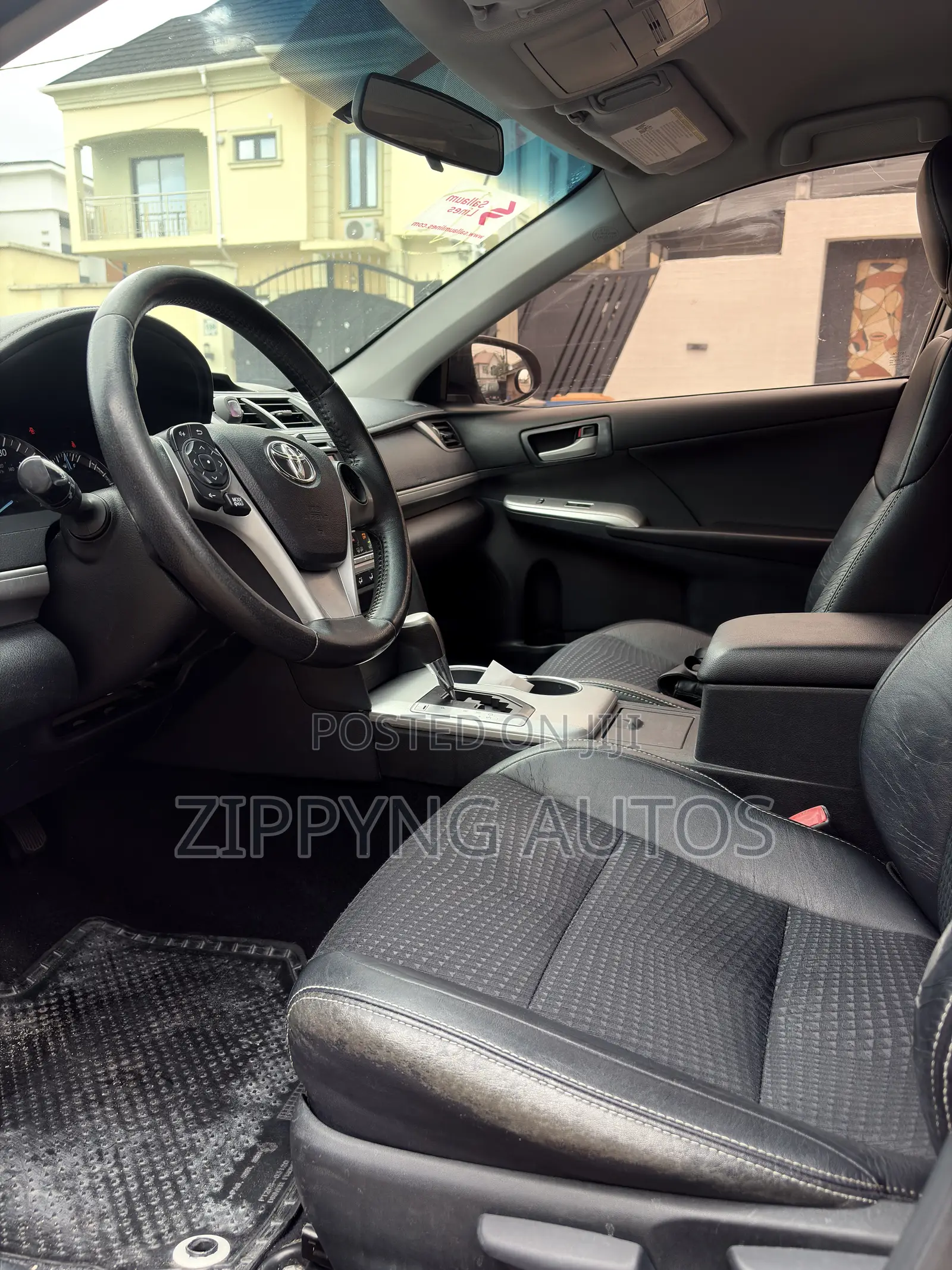 Toyota Camry SE 4dr Sedan (2.5L 4cyl 6A) 2013 Red