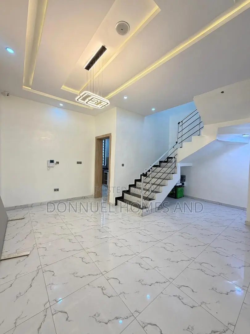3bdrm Townhouse/Terrace in Abraham Adesanya for sale