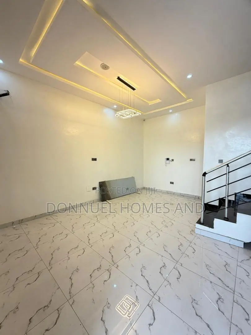 3bdrm Townhouse/Terrace in Abraham Adesanya for sale