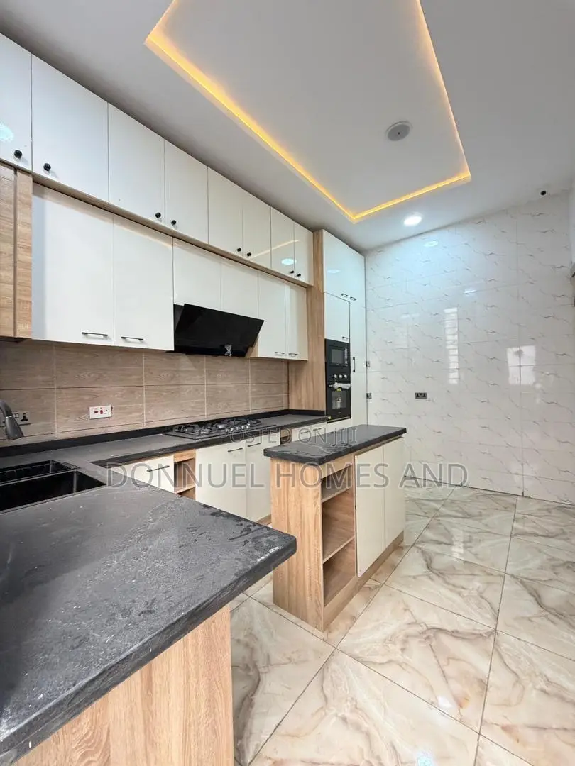 3bdrm Townhouse/Terrace in Abraham Adesanya for sale