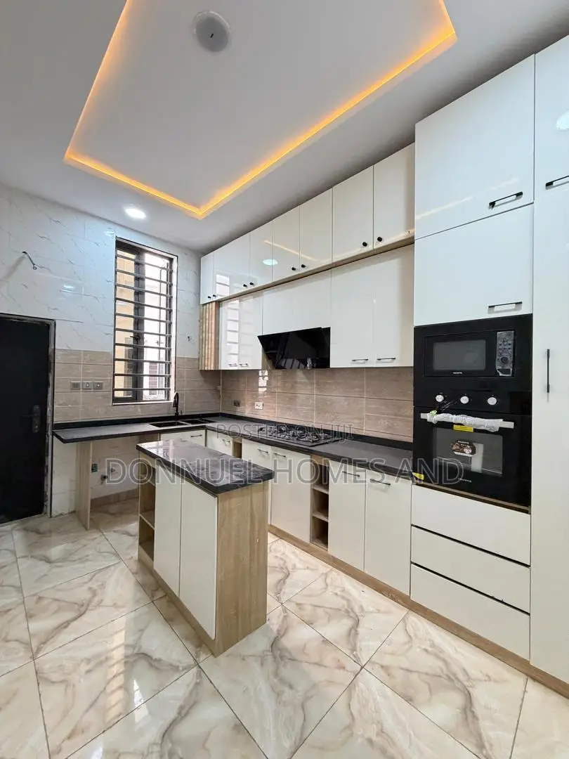 3bdrm Townhouse/Terrace in Abraham Adesanya for sale