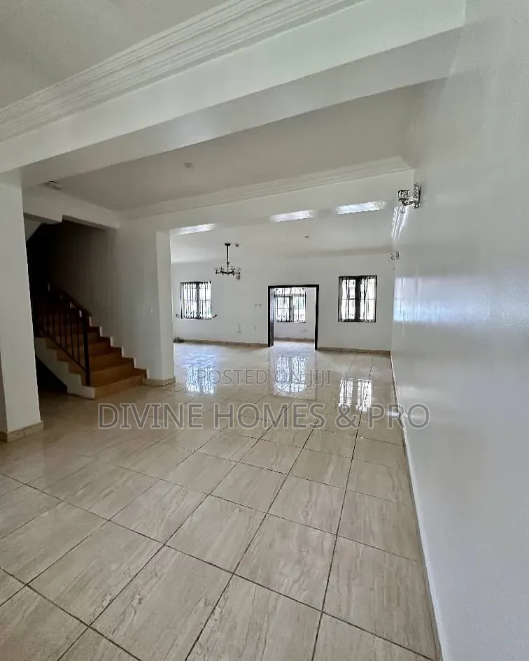 4bdrm Townhouse / Terrace in Gudu By Apo for rent