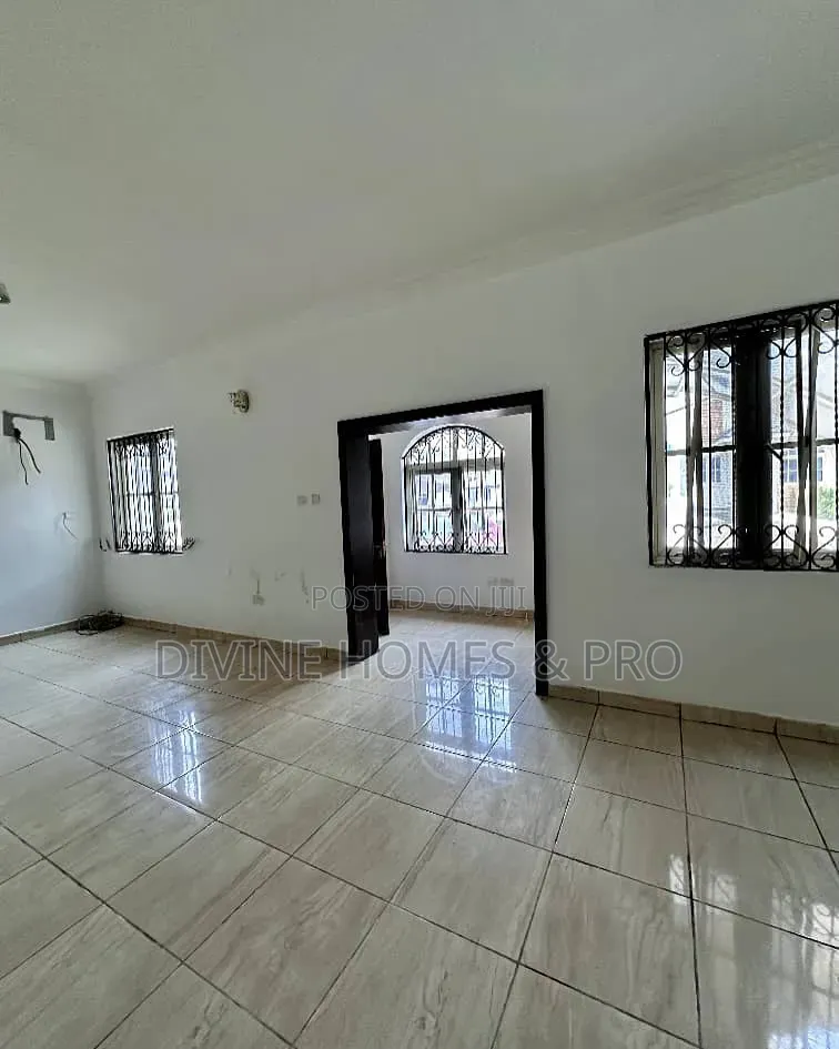 4bdrm Townhouse / Terrace in Gudu By Apo for rent
