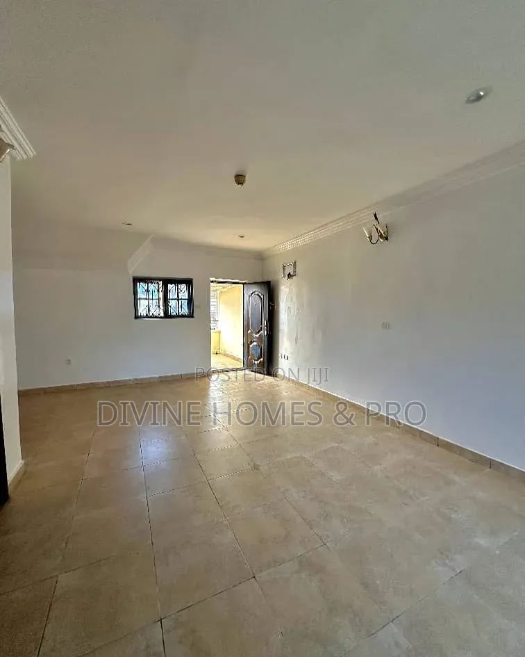 4bdrm Townhouse / Terrace in Gudu By Apo for rent