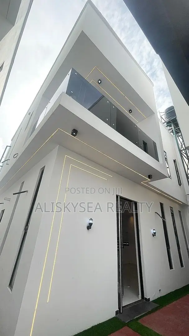 4bdrm Duplex in Chevron for sale
